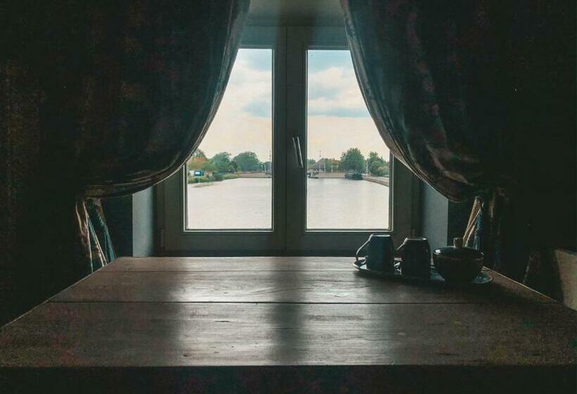 Deluxe room with river view, Hoeve Westdijk