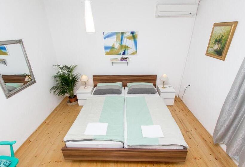 スタンダードトリプルルーム, Apartments And Rooms Ille