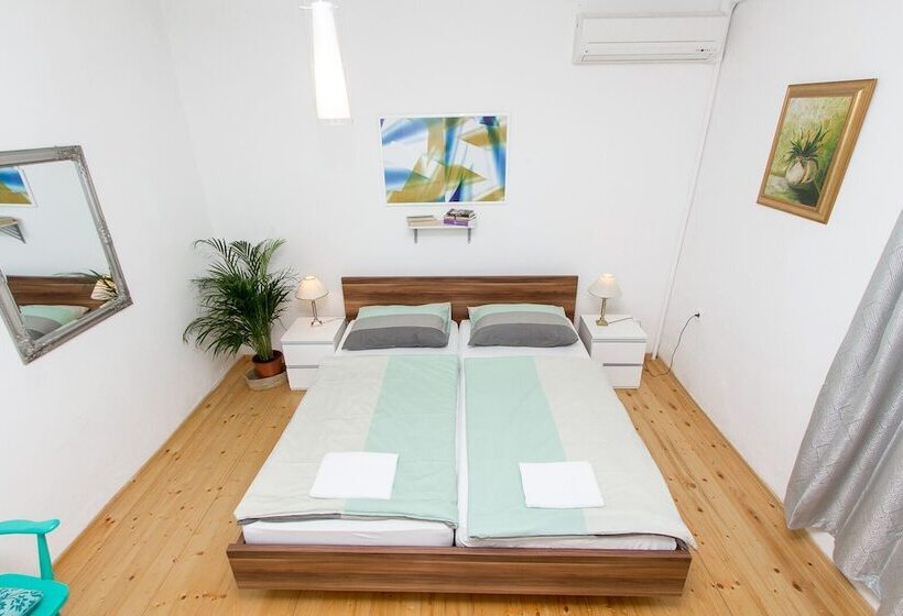 スタンダードトリプルルーム, Apartments And Rooms Ille