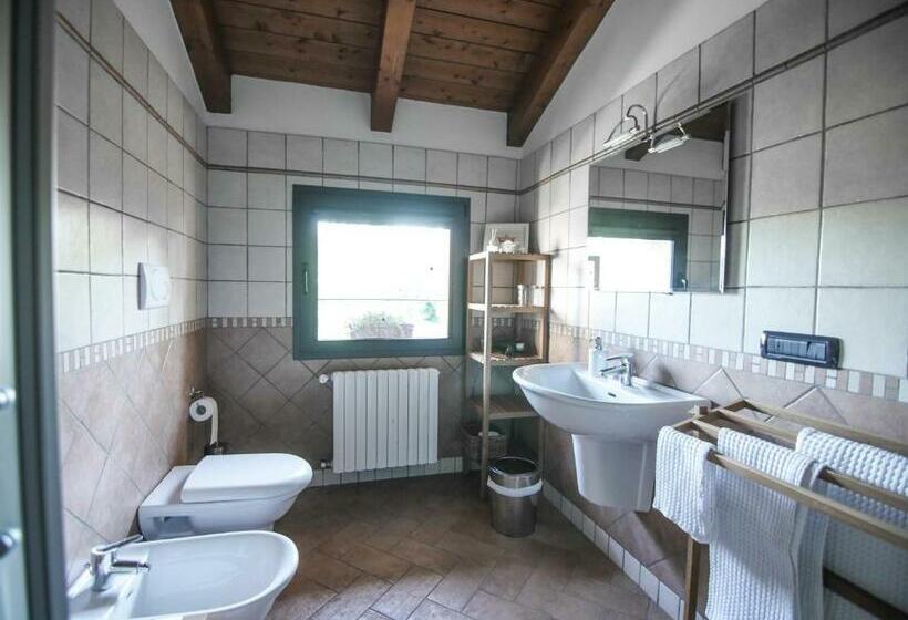 اتاق استاندارد با چشم‌انداز باغ, Quattrocolli B&b