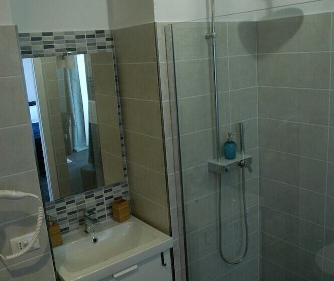 اتاق لوکس با چشم‌انداز دریا, Castello D Alcontres B&b