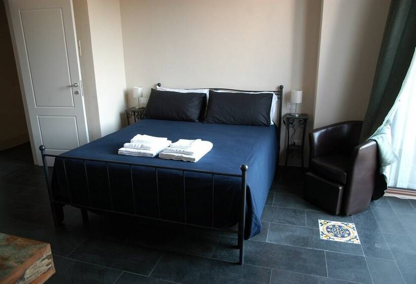 اتاق لوکس با چشم‌انداز دریا, Castello D Alcontres B&b