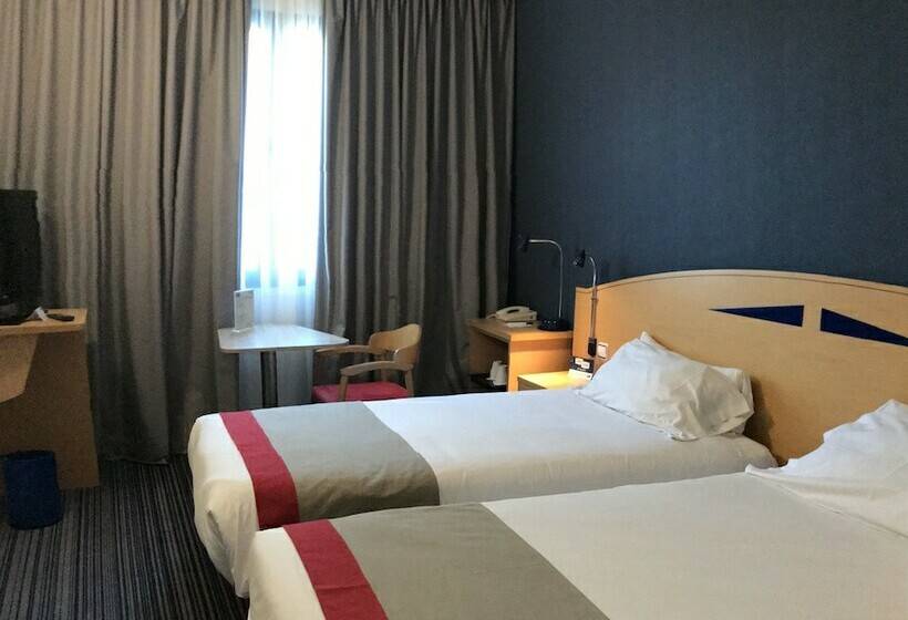 Номер Стандарт, Holiday Inn Express San Sebastian De Los Reyes, An Ihg