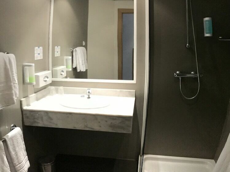 Номер Стандарт Адаптированный для Инвалидов, Holiday Inn Express San Sebastian De Los Reyes, An Ihg
