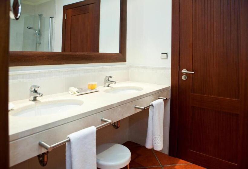 Habitación Estándar Abuhardillada, Puerto Antilla Grand Hotel