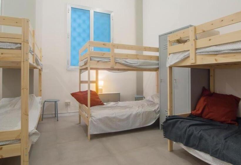 共用房间的床, Hostelleria