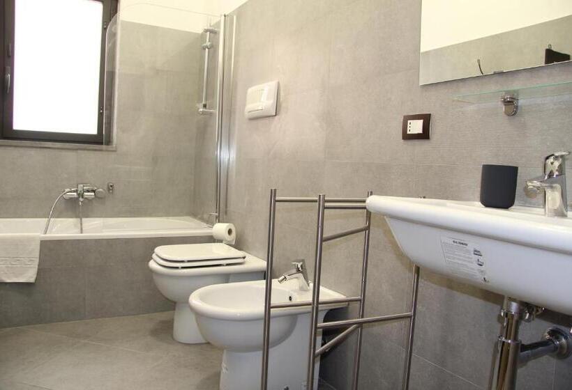 اتاق استاندارد با سرویس بهداشتی مشترک, Urban Pop Hostel & Bnb