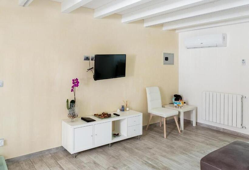 اتاق استاندارد, Scuto Home
