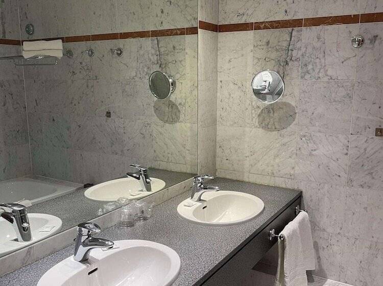 Номер Deluxe, Doubletree By Hilton Paris Bougival