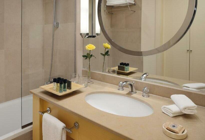 اتاق لوکس با چشم‌انداز دریا, Mövenpick Hotel Beirut