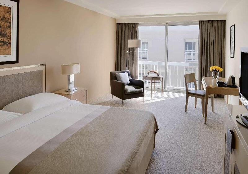 سوییت لوکس, Mövenpick Hotel Beirut