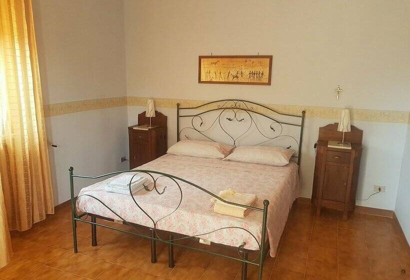 带共用浴室的标准房间, Leopardi