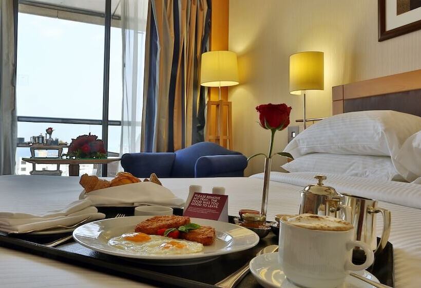 اتاق کلاب, Crowne Plaza Hamra Beirut, An Ihg