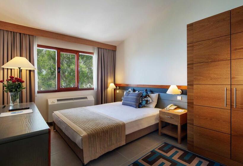 Номер Клуб, Pine Bay Holiday Resort
