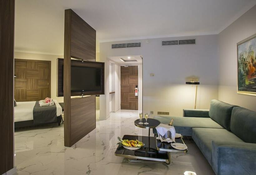 이그제큐티브 주니어 스위트, The Grandresort   Limited Edition By Leonardo Hotels