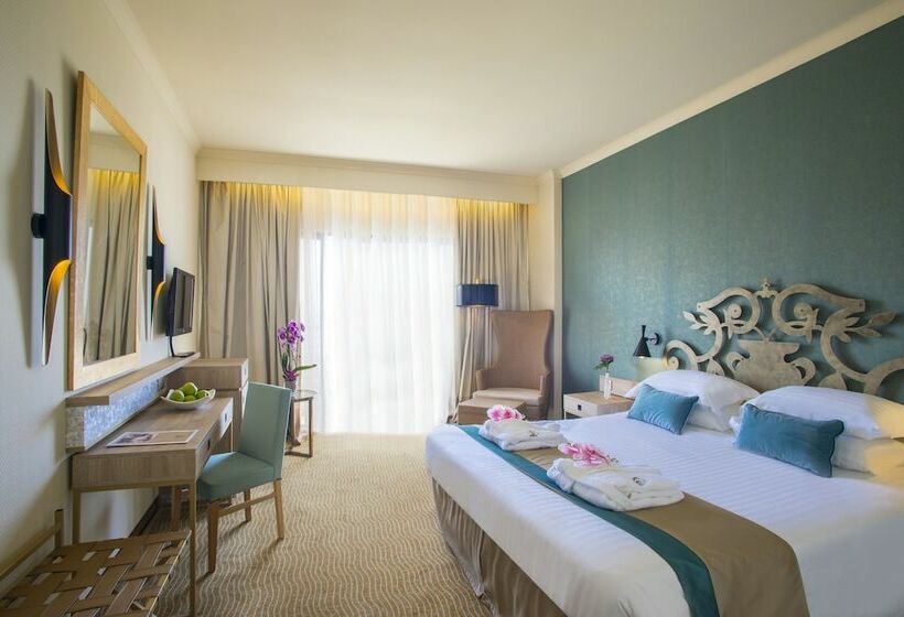 디럭스 패밀리 룸, The Grandresort   Limited Edition By Leonardo Hotels