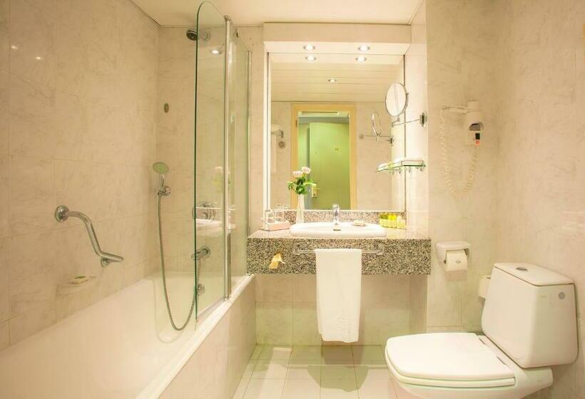 바다 전망 디럭스 3인룸, The Grandresort   Limited Edition By Leonardo Hotels