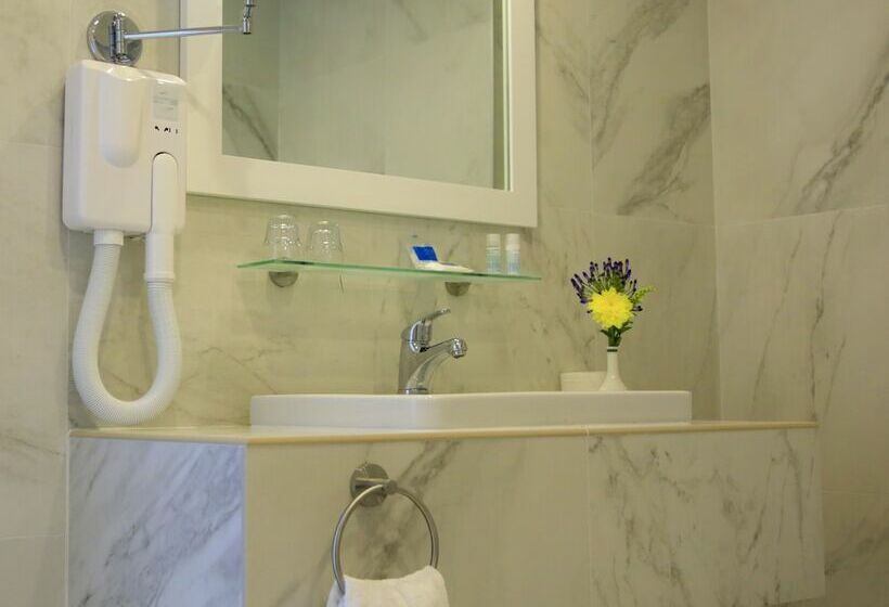 Семейный Номер Вид на Бассейн, Riviera Spa Resort - Adults Only