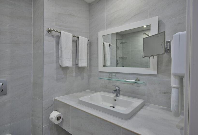 Семейный Номер Вид на Бассейн, Riviera Spa Resort - Adults Only