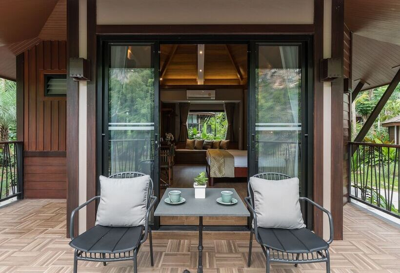 Deluxe room with river view, River Kwai Resotel