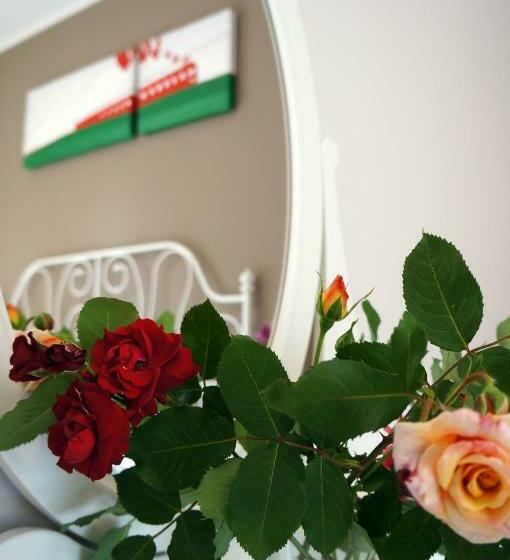 اتاق استاندارد سه نفره, Alexander Rooms