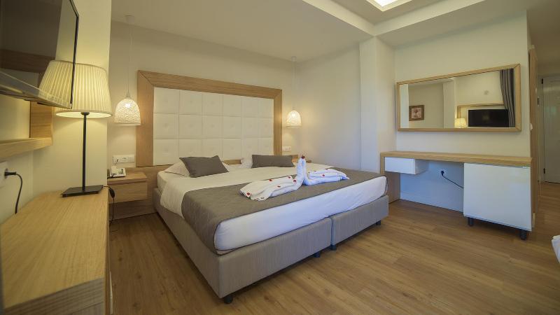 اتاق لوکس با چشم‌انداز باغ, Akron Seascape Resort, A Member Of Brown Hotels