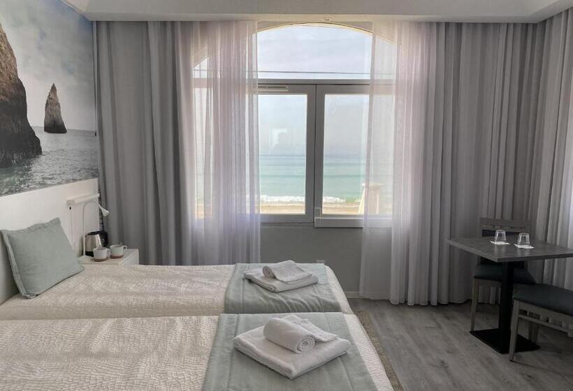 اتاق پرمیوم با چشم‌انداز دریا, Golden Beach Guest House & Rooftop Bar