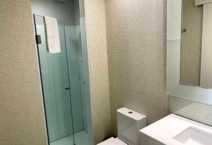 اتاق پرمیوم با چشم‌انداز دریا, Golden Beach Guest House & Rooftop Bar