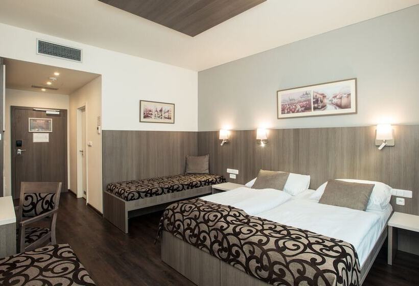 اتاق لوکس سه تخته, Wellness Hotel Step   Czech Leading Hotels