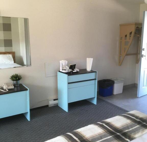 Четырехместный Номер Классик, Christina Lake Motel And Rv Park
