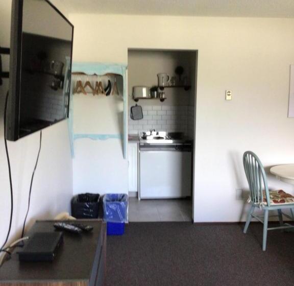 Номер Deluxe, Christina Lake Motel And Rv Park