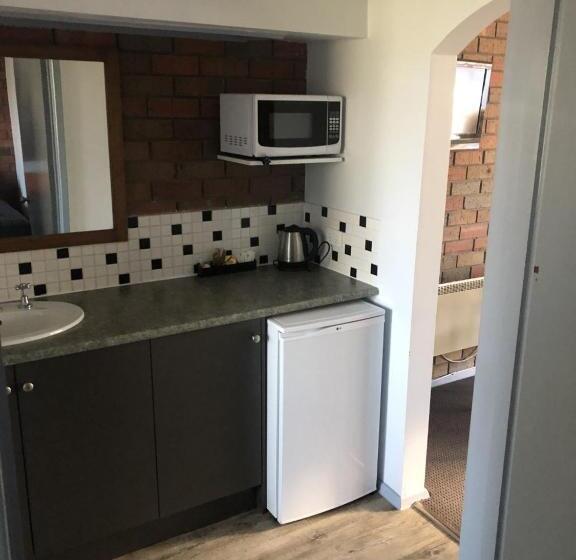 패밀리 룸, Creswick Motel