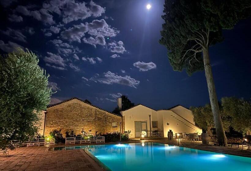 Номер Стандарт Вид на Бассейн, Masseria Celentano Relais & Agriturismo