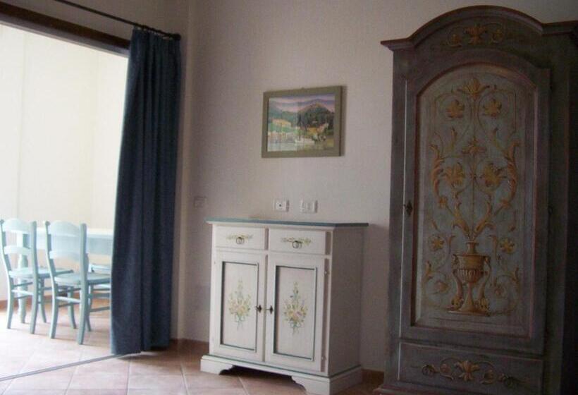Студио Стандарт с Балконом, Residence Dolores Castle
