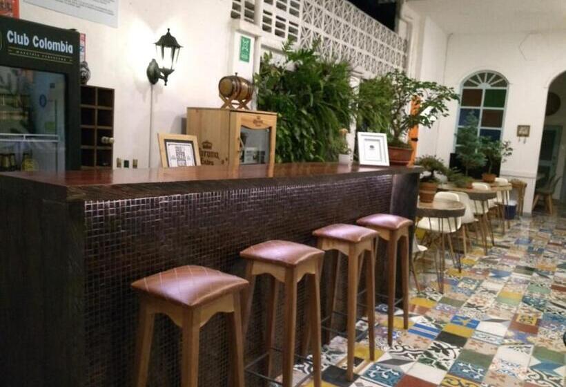 إستوديو ديلوكس, Moonshine Boutique Hostal