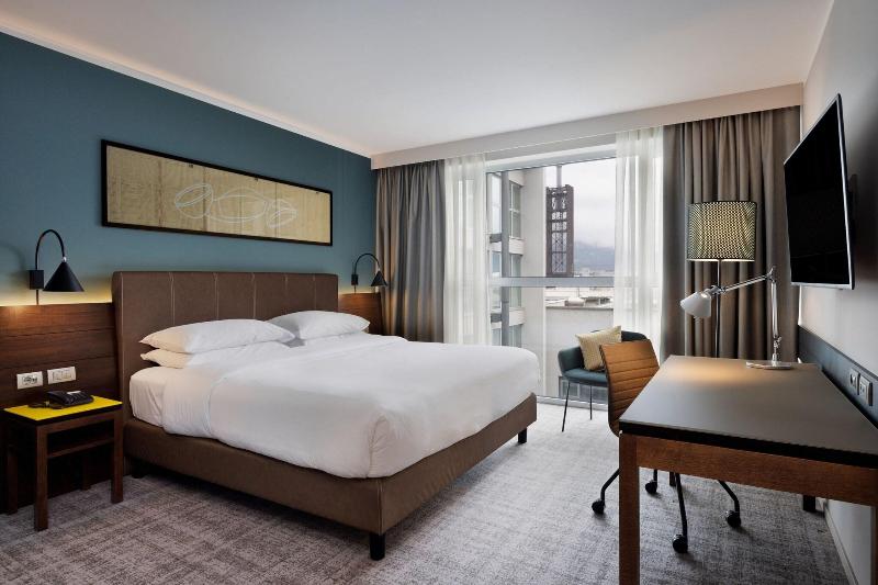 اتاق اجرایی با تخت بزرگ, Four Points Sheraton Bolzano Bozen