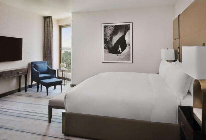 带大床的小型套房, Al Ahsa Intercontinental, An Ihg