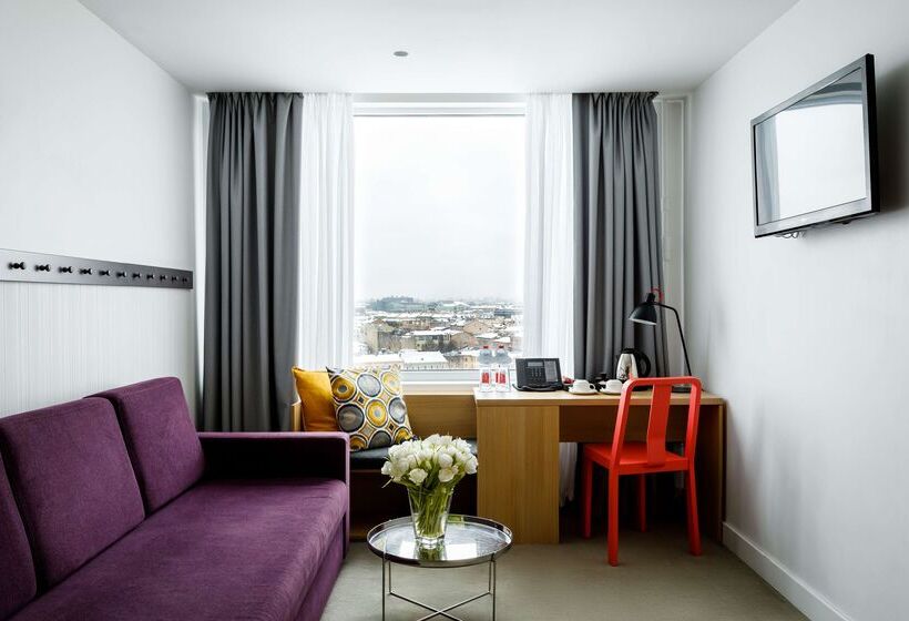 سوییت جونیور, Azimut Hotel St Petersburg