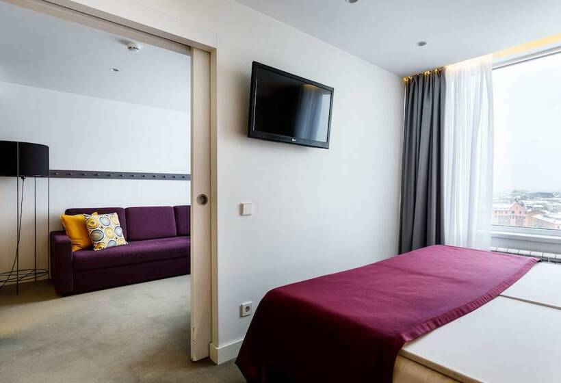 سوییت جونیور, Azimut Hotel St Petersburg
