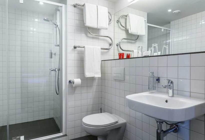 اتاق خانوادگی, Azimut Hotel St Petersburg