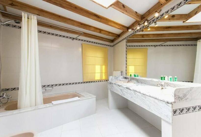 Апартаменты Superior 3 Спальни, Sands Beach Resort