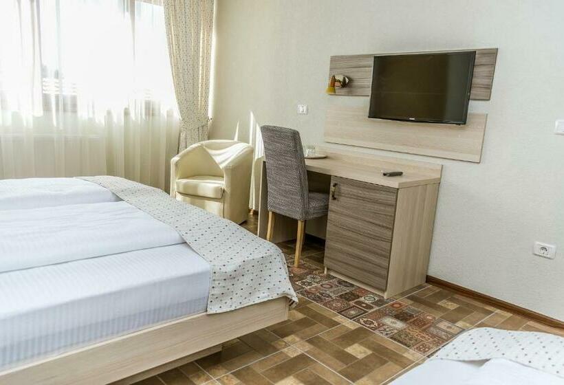 اتاق استاندارد سه نفره, Domino Residence