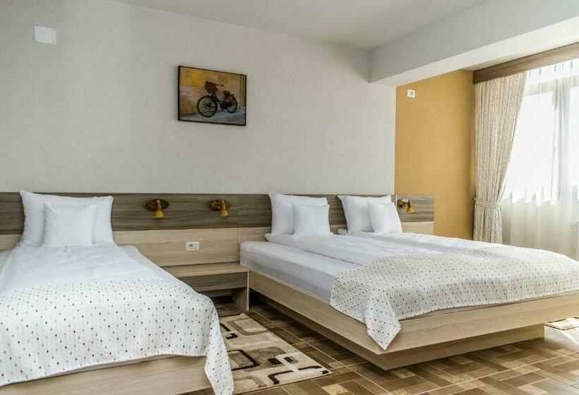 اتاق استاندارد سه نفره, Domino Residence