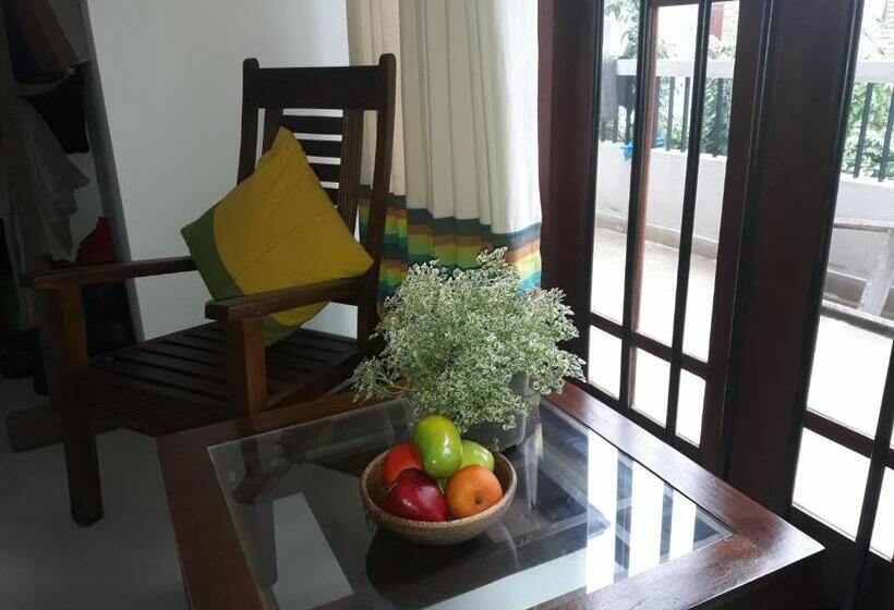 キングサイドベッドのスタンダードワンルーム, Majestic Apartments