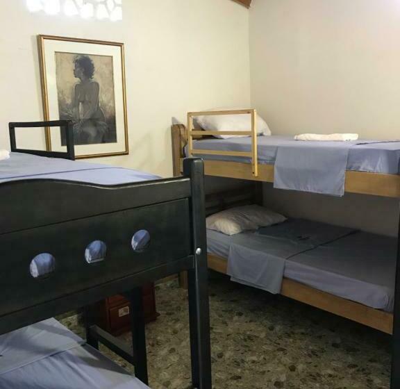 공동 객실, Playa Samara Hostel
