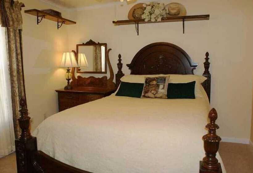 베이직 룸 더블 침대, Serenity Hill Bed And Breakfast