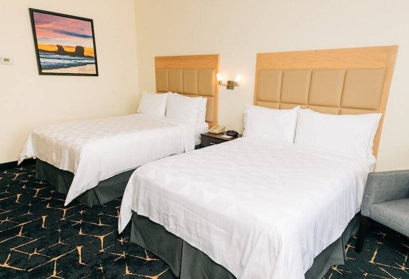 带2个双人床的标准工作室, Holiday Inn San Salvador, An Ihg