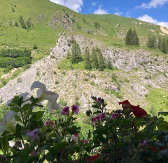 اتاق استاندارد با چشم‌انداز کوهستان, La Ferme Des étroits