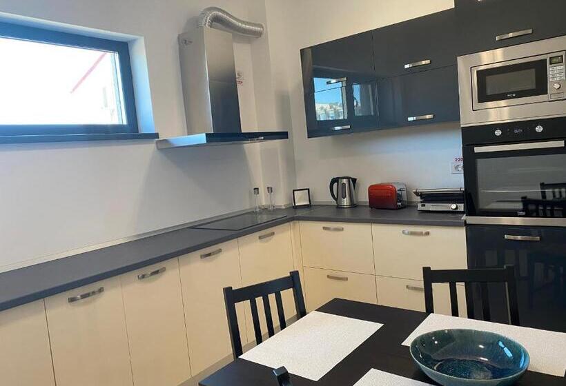 Апартаменты 1 Спальня с Балконом, Enjoy Life Apartments