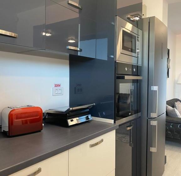 Апартаменты 1 Спальня с Балконом, Enjoy Life Apartments